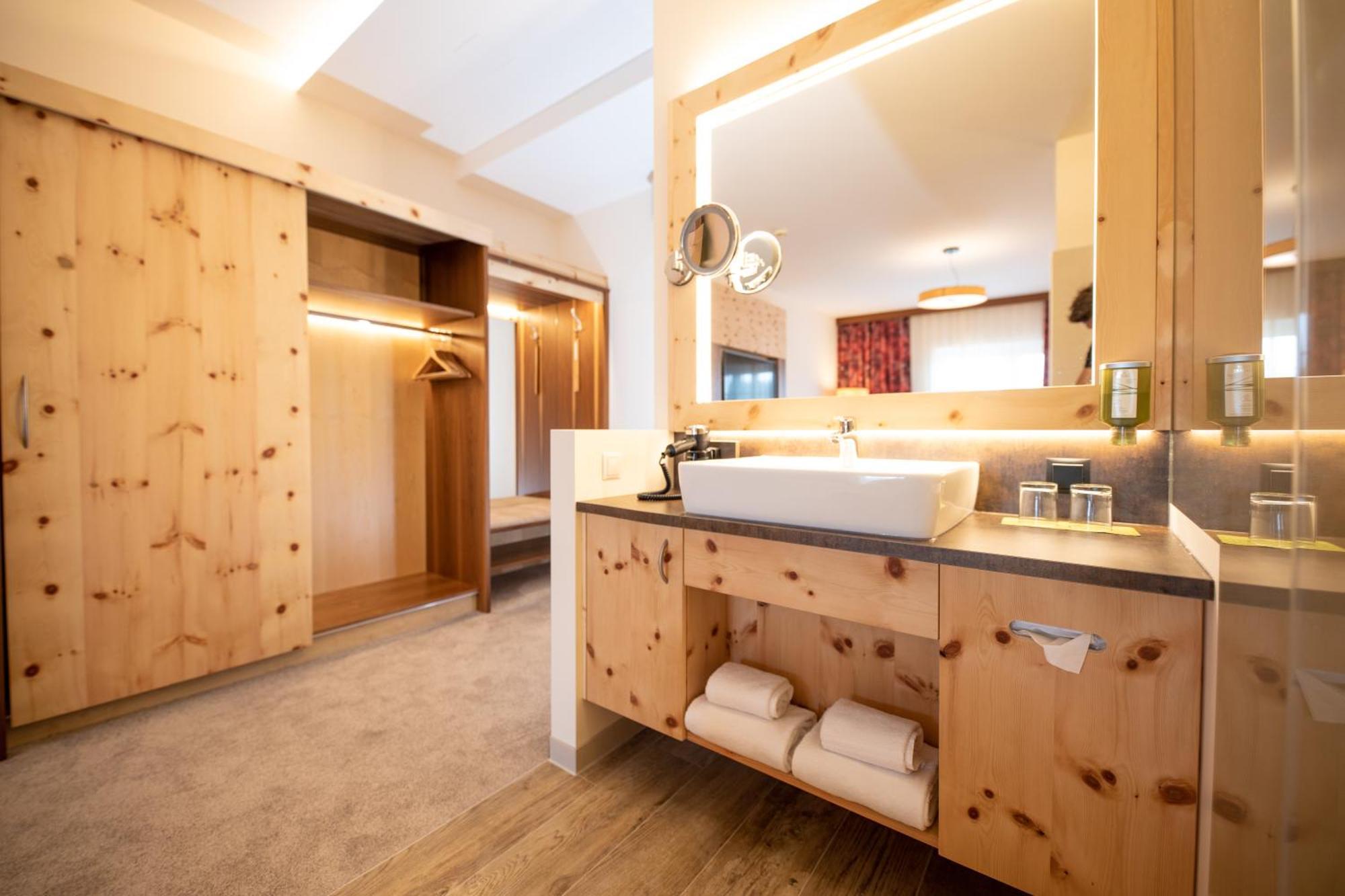 Thermenhotel Puchasplus شتيغرسباخ المظهر الخارجي الصورة